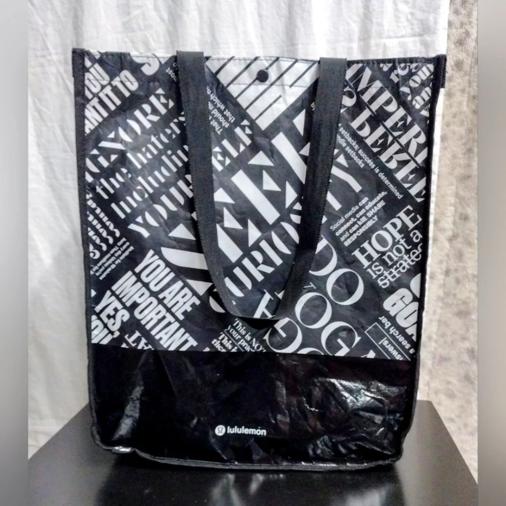 Lululemon Snap bag - Picture 2 of 9